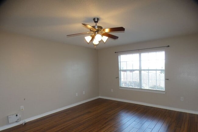 Building Photo - 4766 Thousand Oaks Blvd