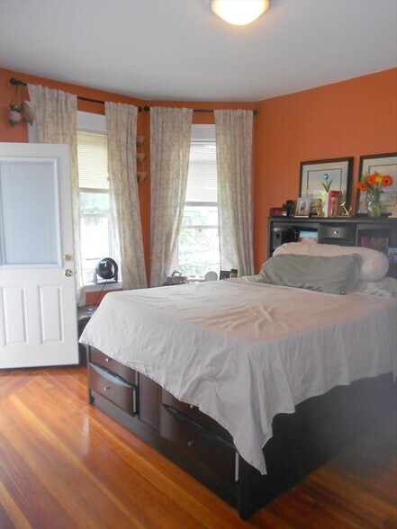 Building Photo - 6 Newton St