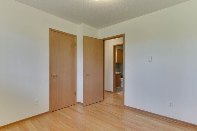 Building Photo - Terra Linda Home - 3 Bedrooms, 2 Baths, 1,...