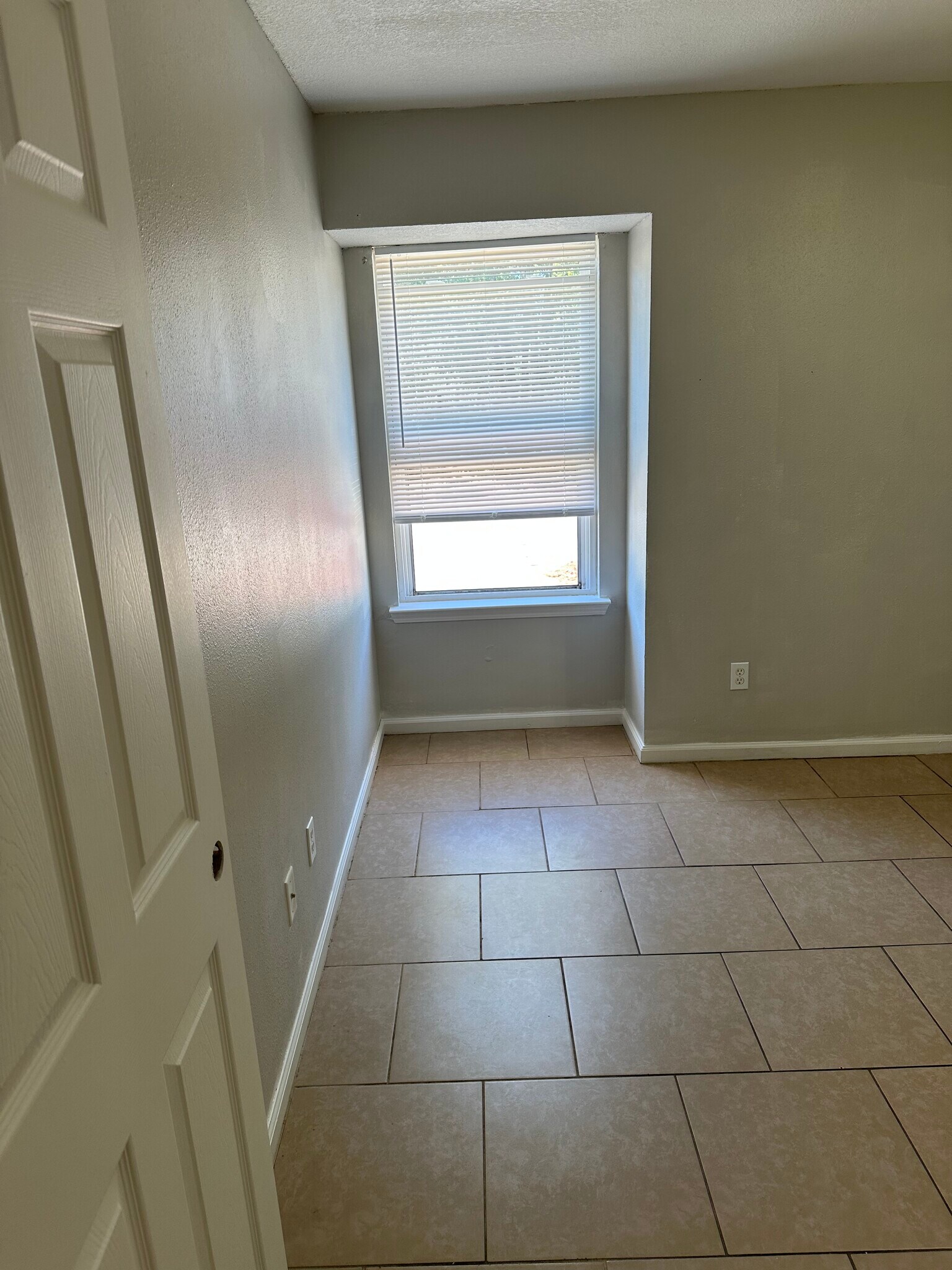 Building Photo - 11620 Chemstrand Rd