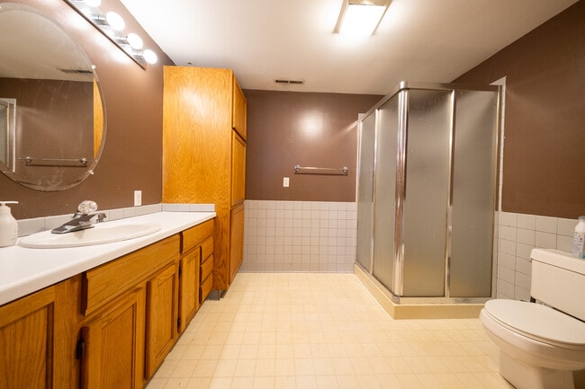 Building Photo - 1528 Desoto St