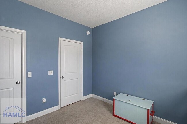 Building Photo - 413 Mcclelland Lp NE