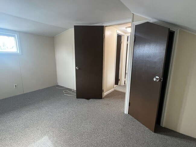 Building Photo - Charming Updated Cape Cod with several amenities!