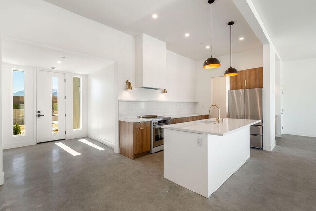 Building Photo - 416 Rosa Parks Rd