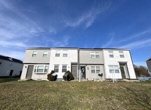 Building Photo - 2596 Sawbury Blvd