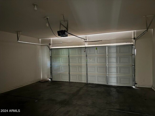 Building Photo - 10036 W Kingman St