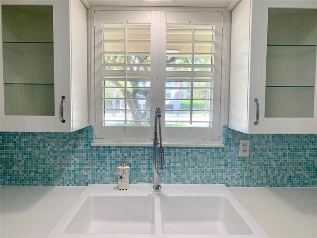 Building Photo - 930 Osceola Dr