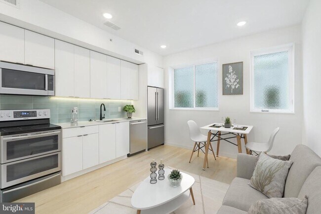 Building Photo - 2721 N Howard St