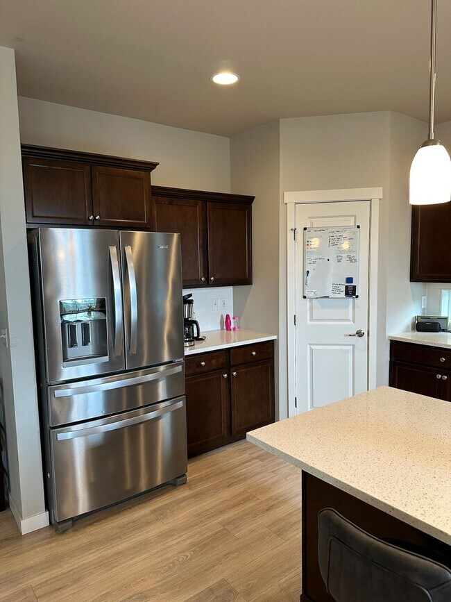 Building Photo - Gem Heights Area Luxury