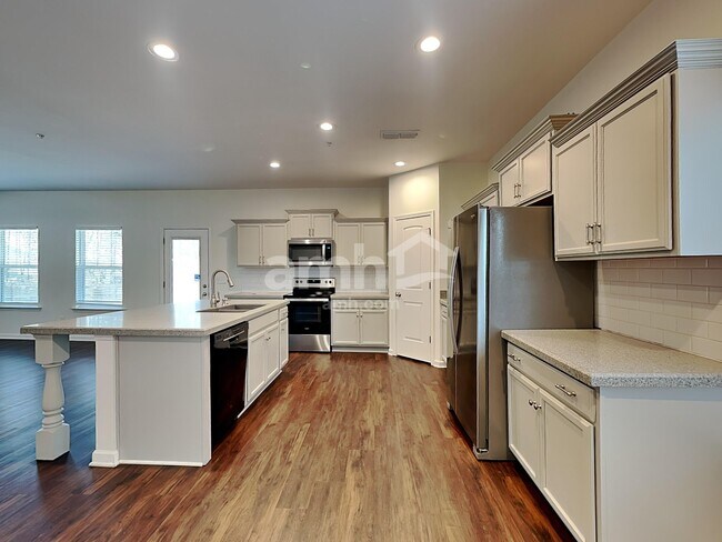 Building Photo - 108 Windyhill St