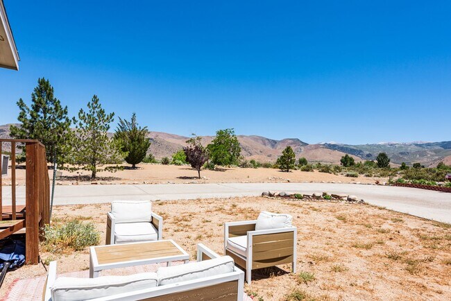 Building Photo - Cozy Upgraded Home w/ Panoramic Mountain V...