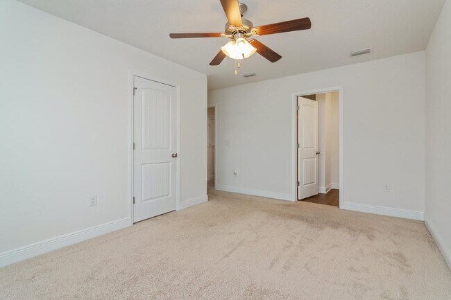 Building Photo - 173 Iron Horse Dr E
