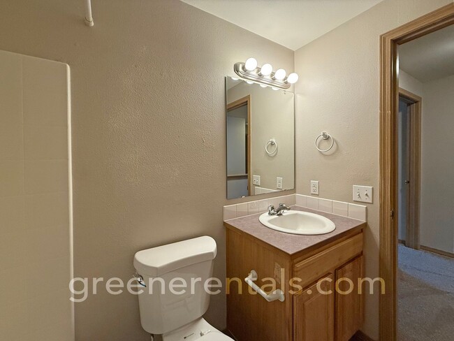 Building Photo - 3 Bed 2.5 Bath Townhouse in Lancaster off Marvin Rd