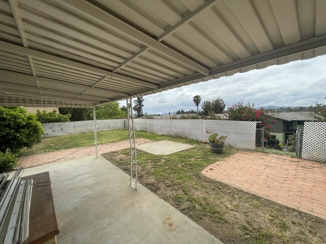 Building Photo - 1349 Taft St