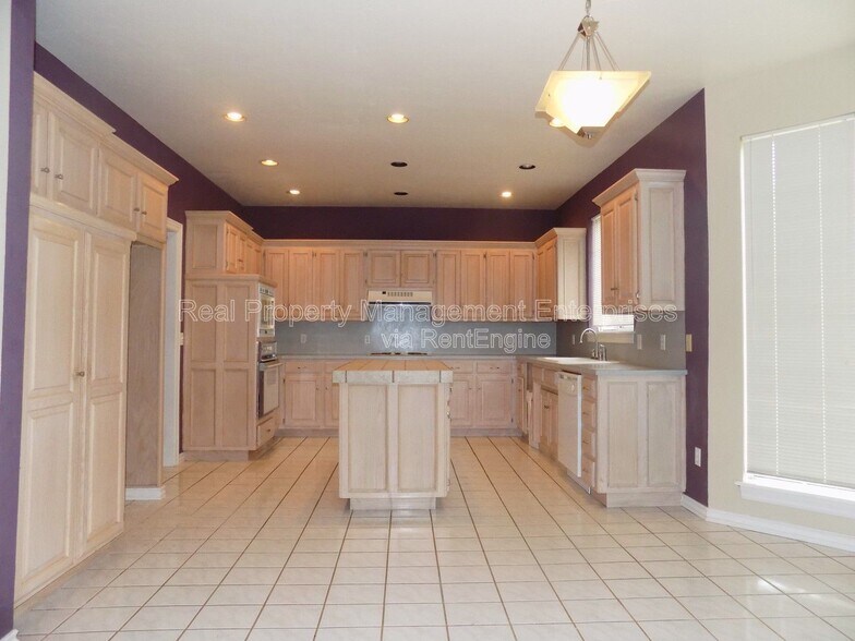 Building Photo - 10018 Birkenhead Ct