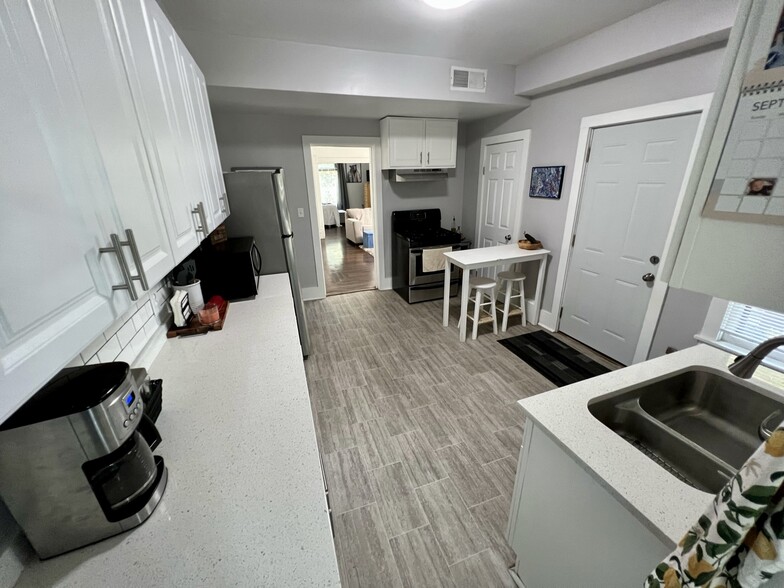 Kitchen - 2714 Polk St NE