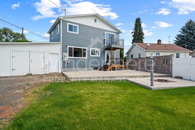 Building Photo - Beautiful 3-Bedroom Home - EV Charger - Pet Friendly