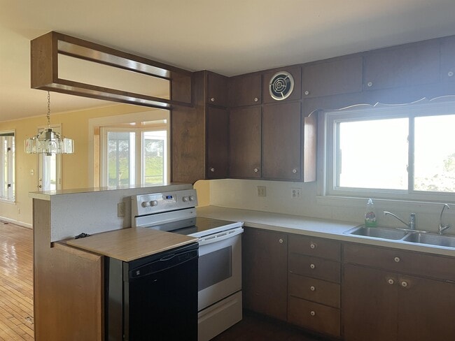 Building Photo - 7020 Brown Rd