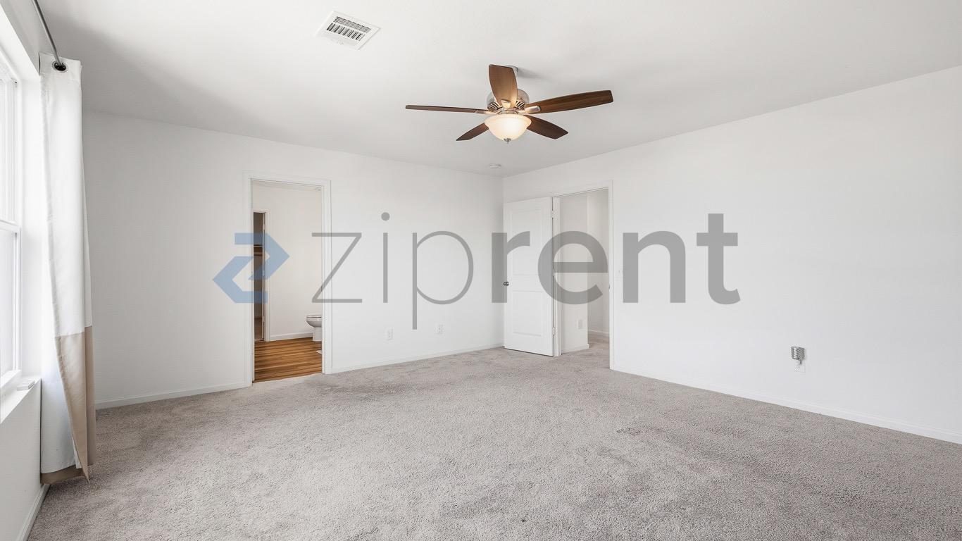 Building Photo - Unit