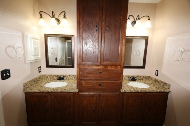 Building Photo - 20514 Red Sun Dr