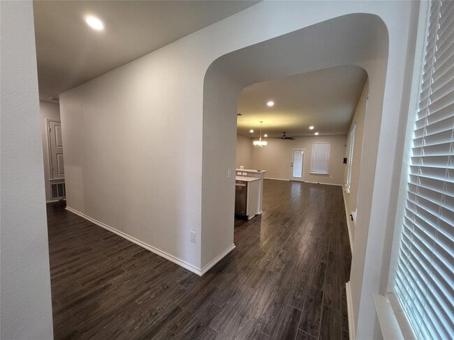 Building Photo - 817 Solitude Dr