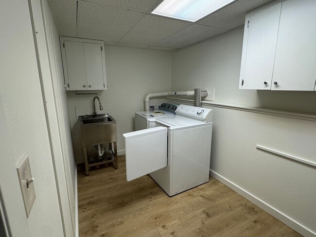Building Photo - FULLY GUTTED & RENOVATED 5-Bedroom Home in...