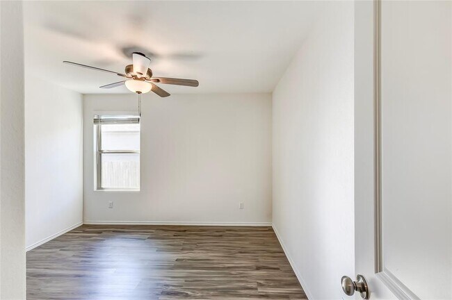 Building Photo - 730 Carol Dr