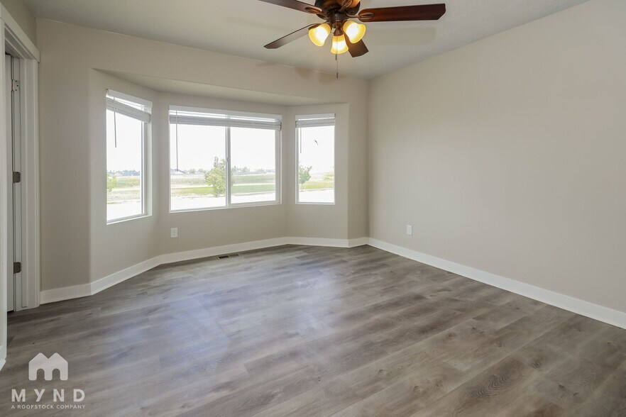 Building Photo - 426 Diamant Ln
