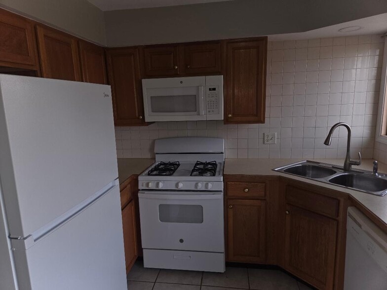 above range microwave - 400 Echo Ln