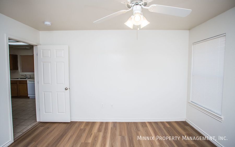 Building Photo - 908 N Belmont Ave