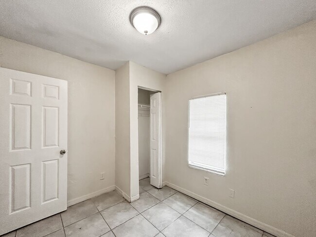 Building Photo - Updated and Move-In Ready in Prime Tampa Location! 4bed | 1bath