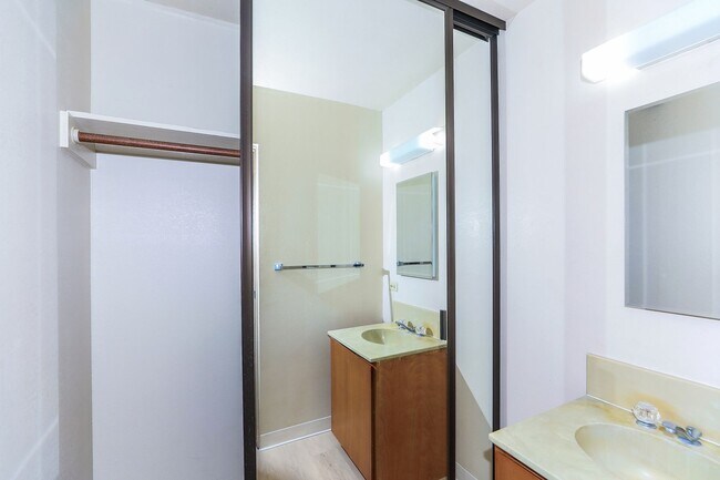 Building Photo - Piikoi Atrium - studio,1 bath with 1 covered parking stall