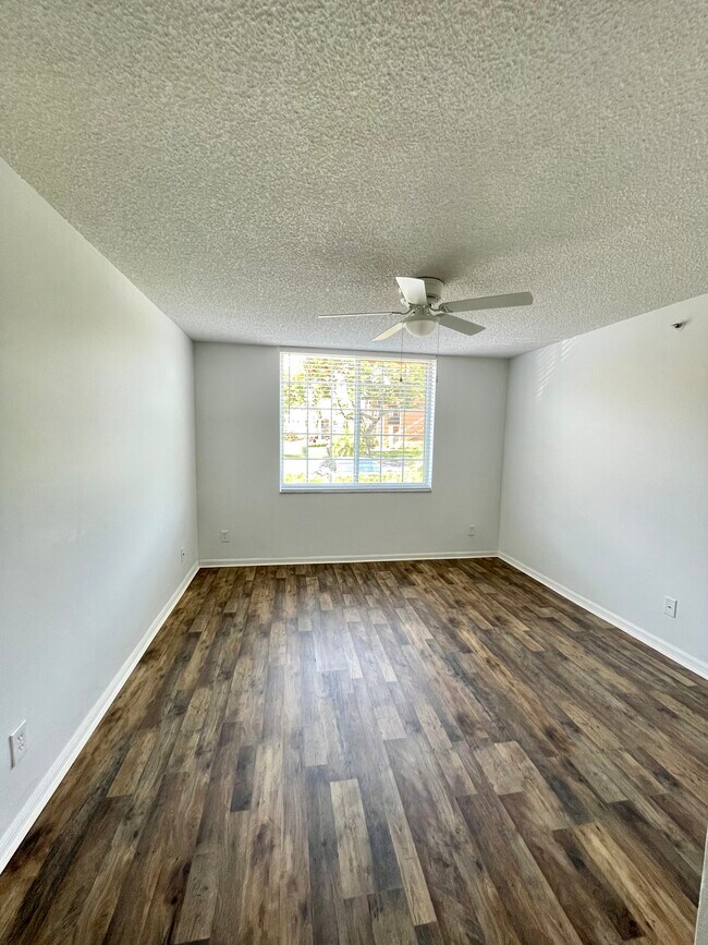 Building Photo - 1230 Wildwood Lakes Blvd