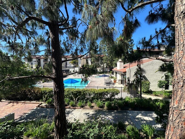 Building Photo - 2Bed/2Bath Corner Condo with Resort Amenities in Playa Del Rey