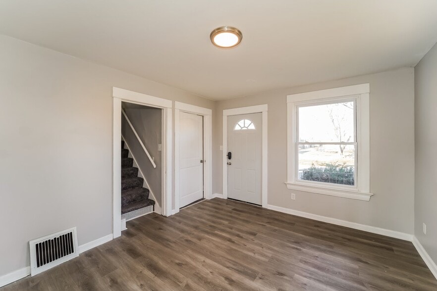 Building Photo - 1715 Albert St