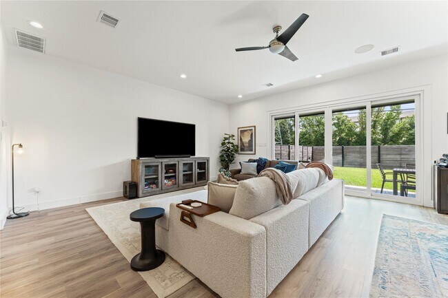 Building Photo - Wycliffe Dr.