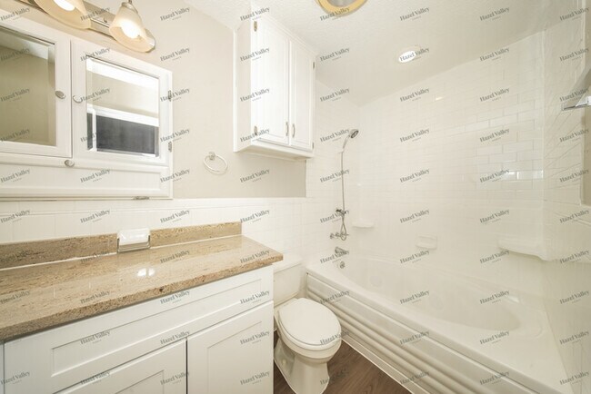 Building Photo - 608 Westridge Ct