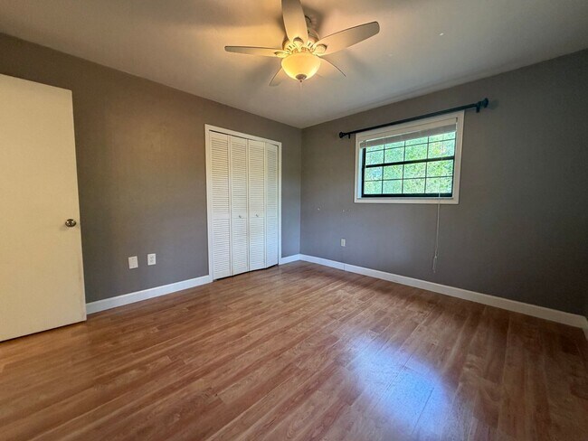 Building Photo - Windward Meadows 3BR/2BA on 1 Acre with Fenced Yard