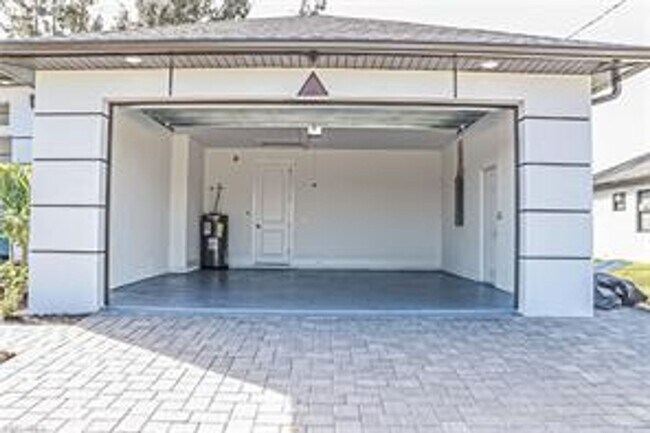 Building Photo - 2218 Embers Pkwy W