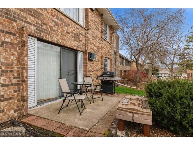 Building Photo - 1015 11th Ave S