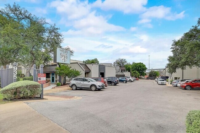 Building Photo - 935 La Posada Dr