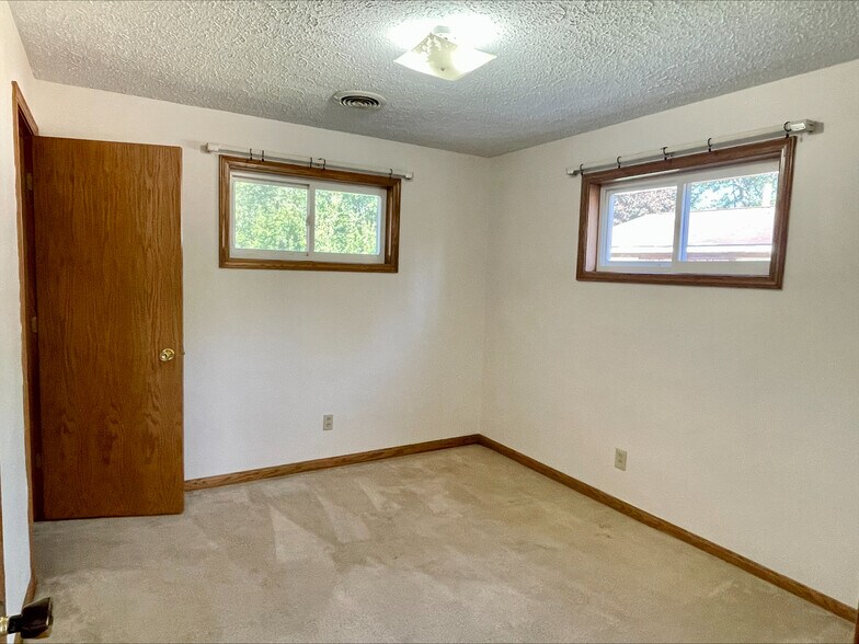 Building Photo - 2290 27th St SW