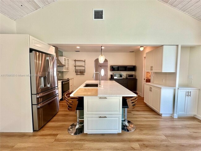 Building Photo - 3713 N Flagler Dr