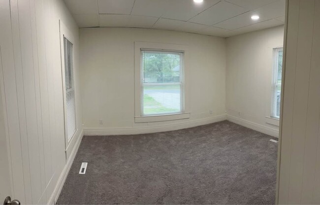 Building Photo - Nice 3 bedroom 1 bathroom