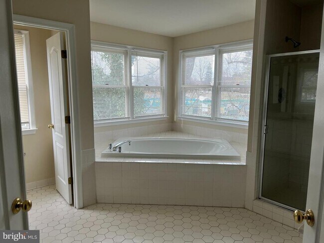 Building Photo - 9425 Spruce Tree Cir
