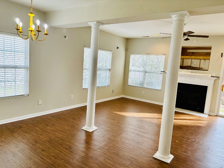 Building Photo - 21 Edgebrook Cir