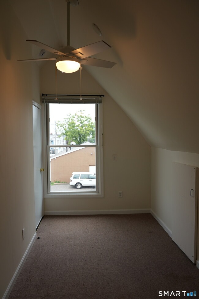 Building Photo - 25-27-27 Jetland Pl