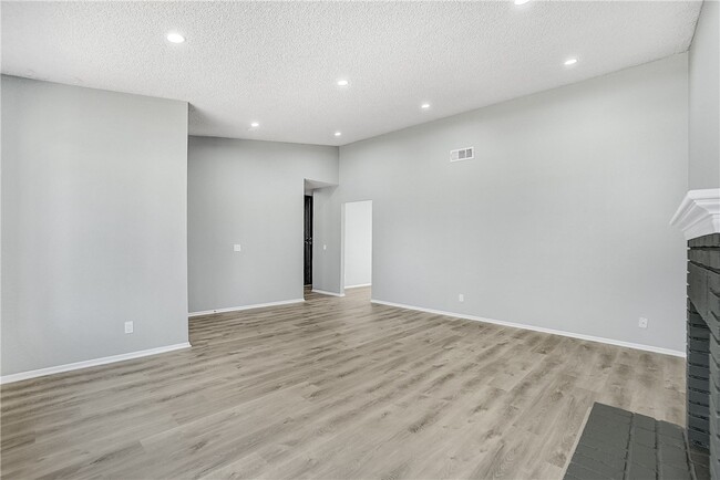 Building Photo - 1721 Viridan Ave
