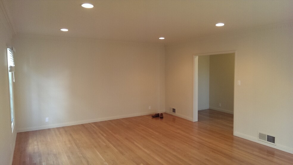 Living Room - 1226 S Longwood Ave