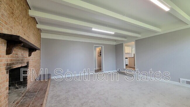 Building Photo - 104 Madison Cir